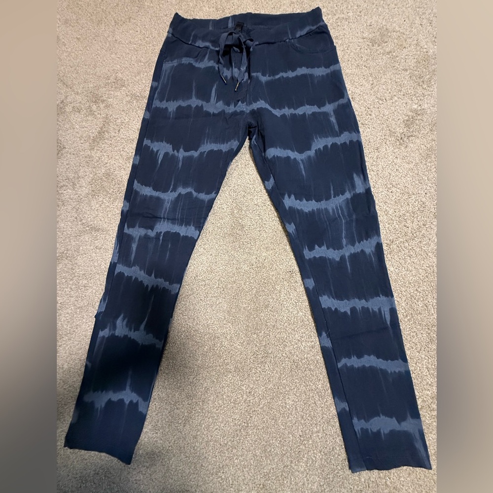 NWOT Stylish Blue Tie-Dye Skinny Pants